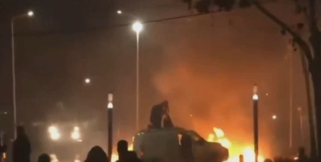 21 të lënduar nga protesta e djeshme, dy efektivë me djegie të rënda