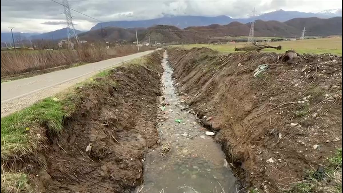 Pastrohen kanalet kulluese të Suçit, por dalin në pah ujërat e zeza