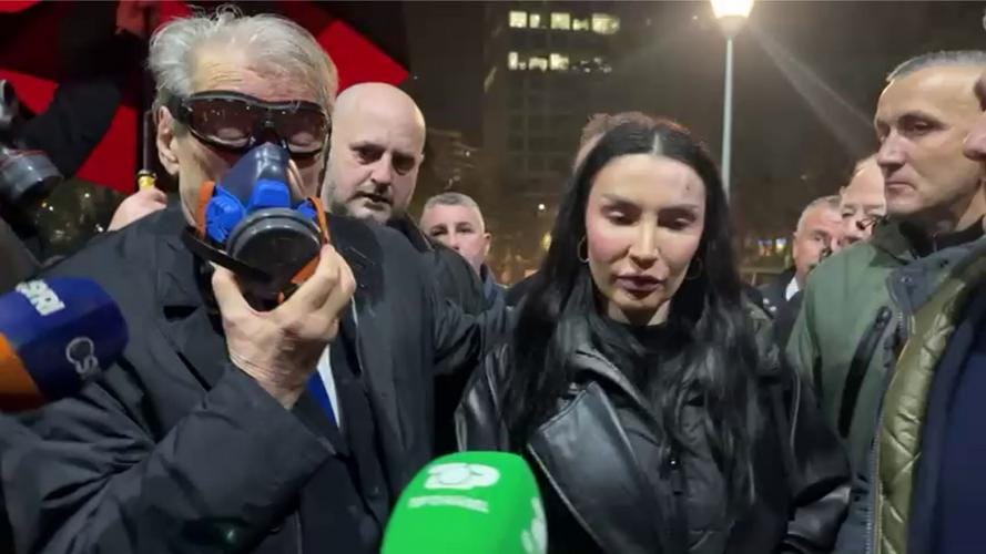 Protesta e Opozitës: Përplasje dhe Të Lënduar para Kuvendit