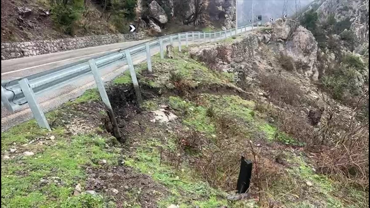 Rruga Burrel – Skuraj, shembje skarpate e dëmtim të asfaltit