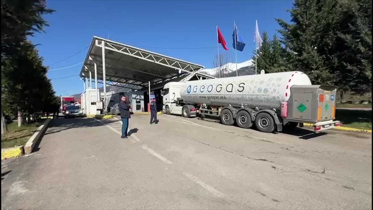 Rikthehet normaliteti në doganën e Bllatës pas rihapjes së aksit Librazhd – Përrenjas