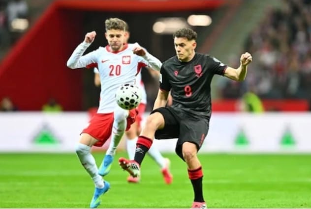 Hoxha “hesht” Varshavën, Shqipëria ndëshkon Poloninë