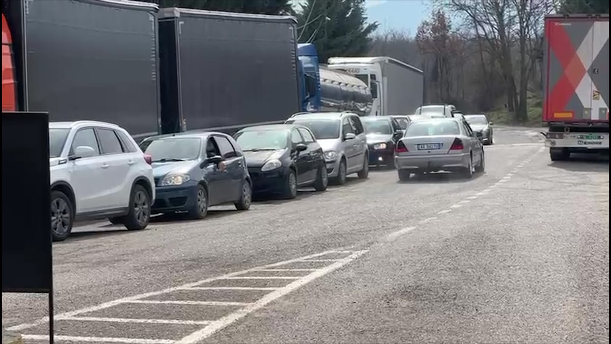 Mbingarkohet dogana e Bllatës, shkak bllokimi i rrugës Librazhd -  Përrenjas