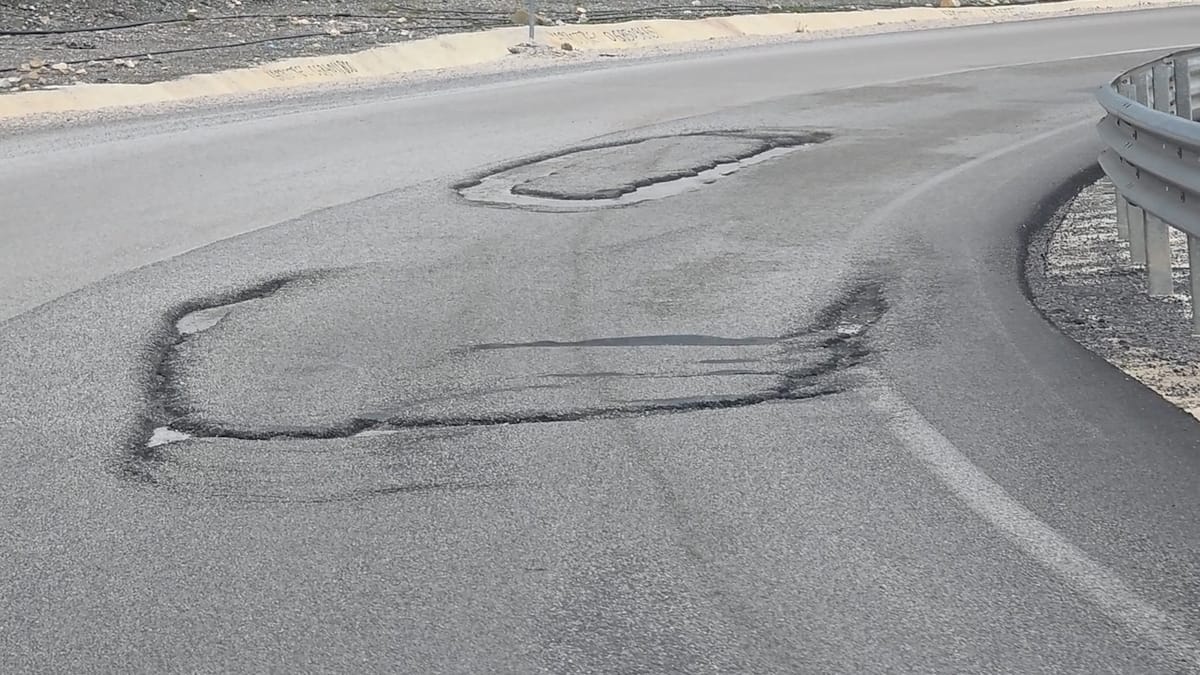 Dëmtimet në rrugën e Arbrit bëhen burim aksidentesh