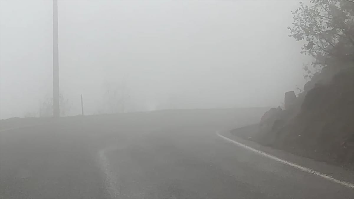 Mjegull e dendur në rrugën Klos - Bulqizë, vështirësohet qarkullimi