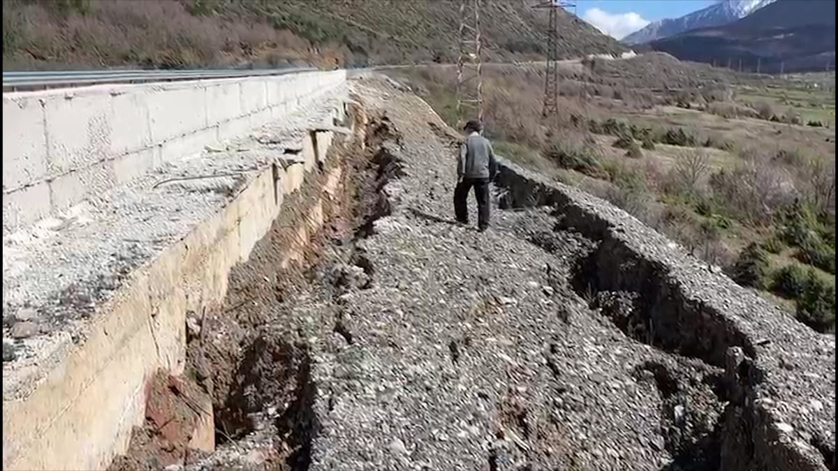 Thellohet çarja në rrugën e Arbrit në fshatin Plan i Bardhë