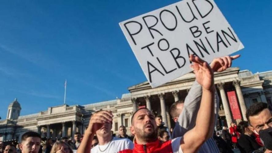 Ambasadori i Shqipërisë, Rrëfimi Personal: Nga Klandestin në Britani deri në Oksford