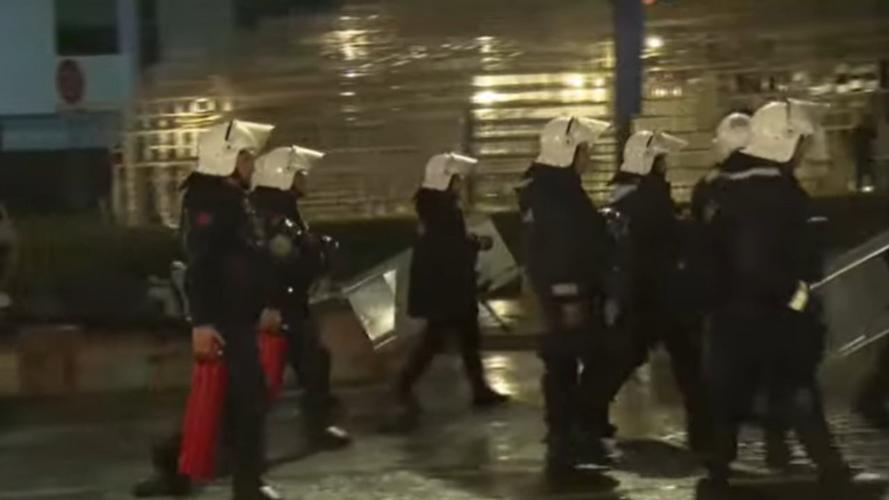 Protesta e Opozitës Degjeneron në Dhunë, Tre Efektivë Policie të Lënduar