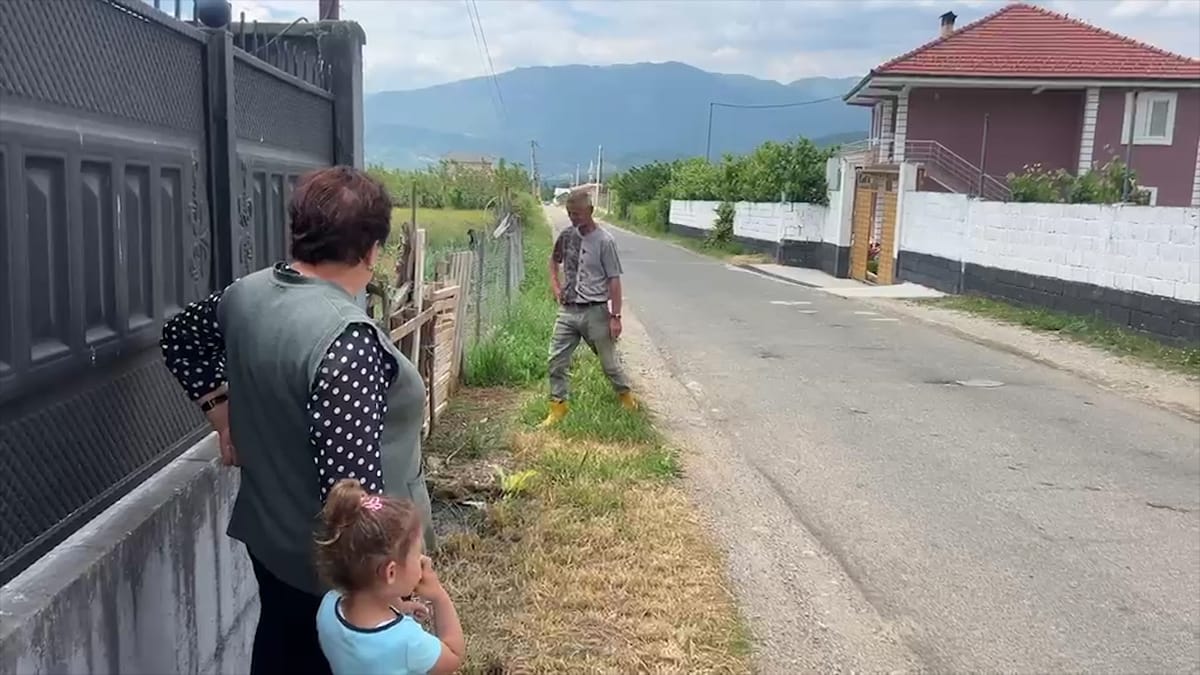 Ujërat e zeza në fshatin Burim, shqetësim për banorët