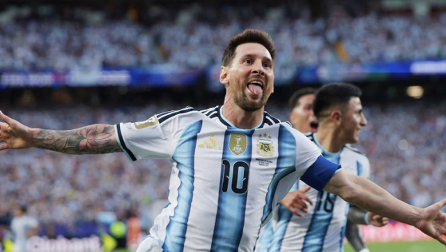 Argjentina “fluturon” me rekordmenin Messi, mposht Austrinë dhe hipotekon kualifikimin