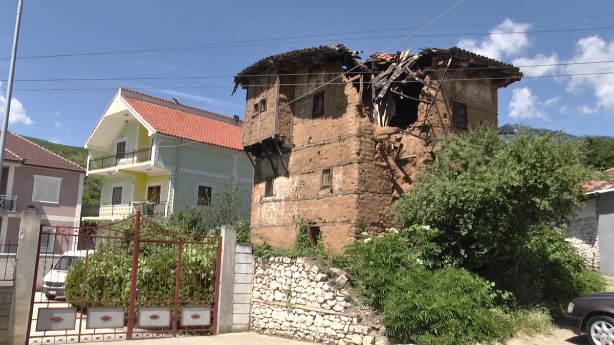 Banesa monument kulture që po rrezikon jetë njerëzish