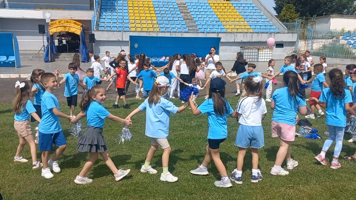 BURREL  / 1 QERSHORI, FËMIJËT FESTOJNË
