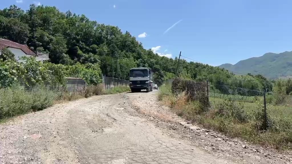 Dëmtohet rruga “Flamur Pisli”