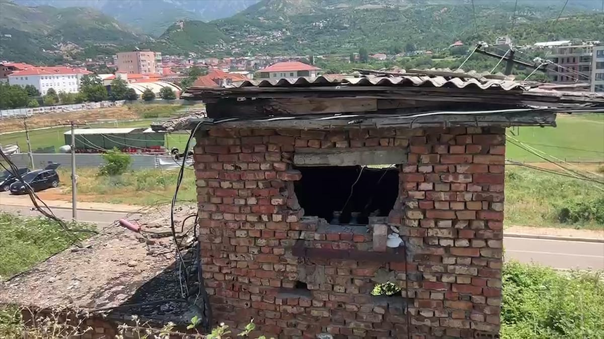 Kabina elektrike pranë stadiumit “Korabi” mbetet në mëshirë të fatit