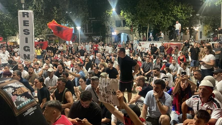 Protesta 31 në Kryeqytet: Tensione, Përplasje dhe Mesazhe të Forta Institucioneve