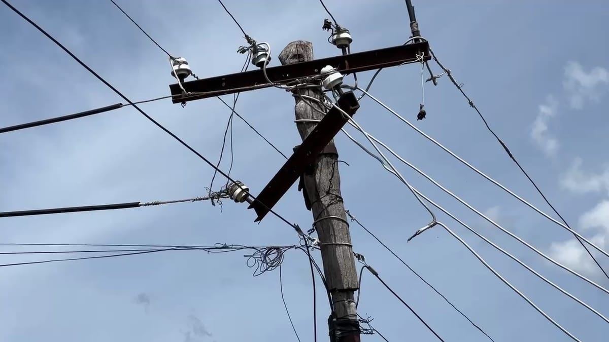 RRJETI ELEKTRIK I DËMTUAR NË FUSHË BULQIZË