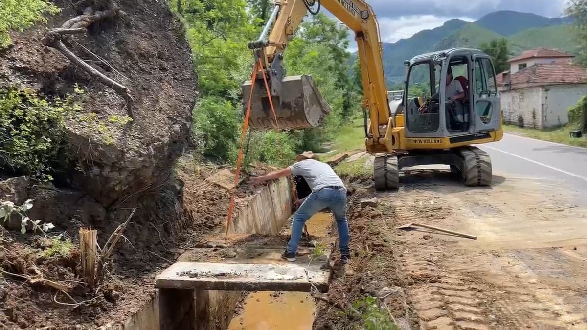 Vijon puna në kanalin vaditës të Klosit, Salaj: po punohet me të gjitha kapacitetet