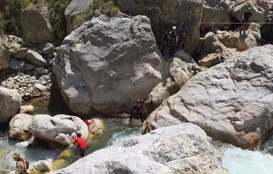 Gjendet trupi i pajetë i 38 vjeçarit të mbytur në lumin Mat në kanionin e Urës së Vashës