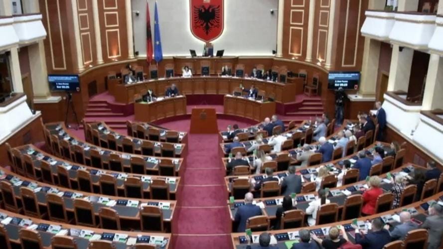 Kuvendi mblidhet për të vlerësuar institucionet kyçe të vendit