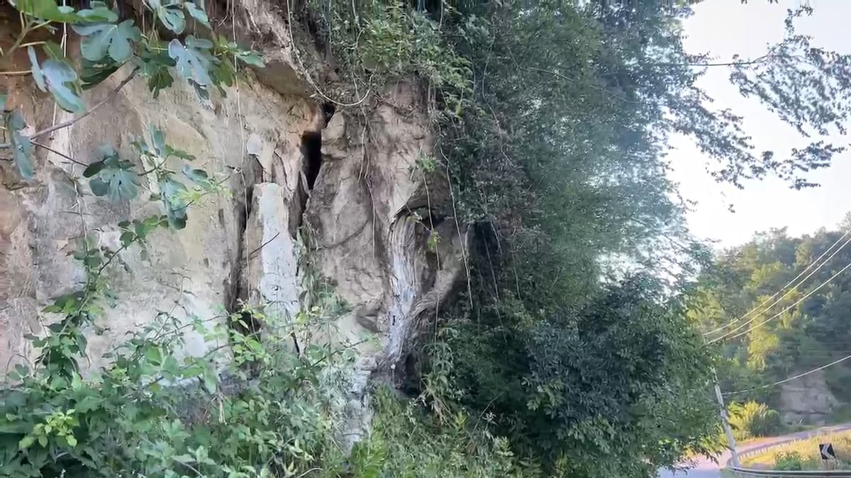 Shkëmbi në rrugën nacionale Burrel – Klos në rrezik shembje, banorët japin alarmin