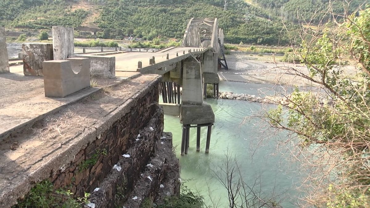 Ura e Zogut, një vepër kaq e rrallë që po lejohet të shembet