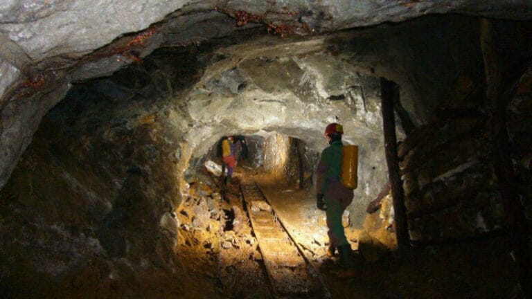 Aksident i rëndë në një subjekt privat minerar në Tërnovë të Bulqizë, minatori mbetet i bllokuar