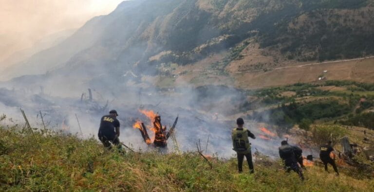 Tre vatra zjarri në Madhesh të Matit, kërkohet ndërhyrje nga ajri