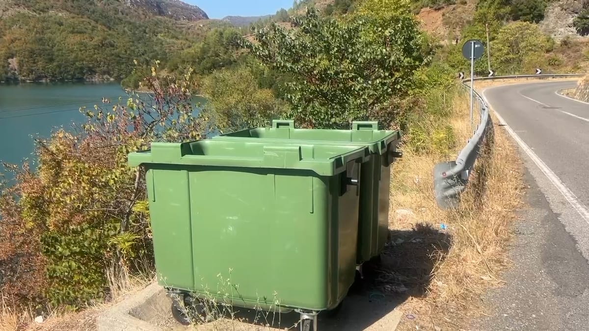 Bashkia mat vendos dy kontenierë tek burimi në vabli