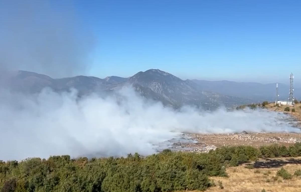 Fusha e mbetjeve në Plan të Bardhë vijon të jetë në flakë