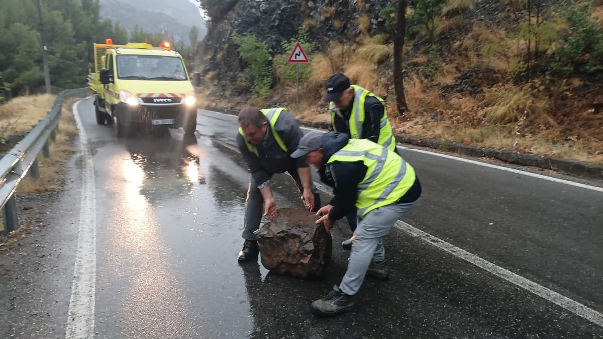 Gurë e shkëmbinj në Shkopet