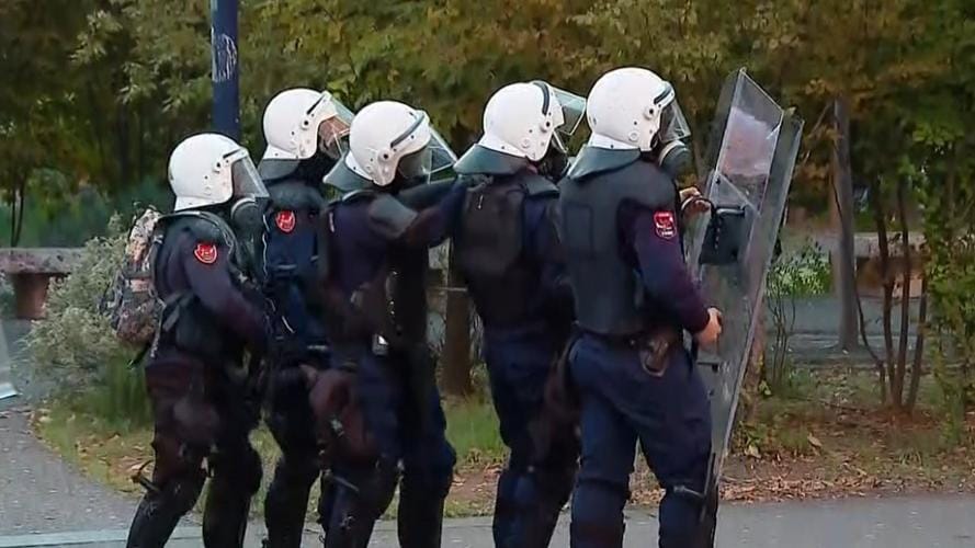 Dhuna Ndaj Policisë, Kryepolici: Nuk Do Të Tërhiqemi, 10 Efektivë Të Plagosur