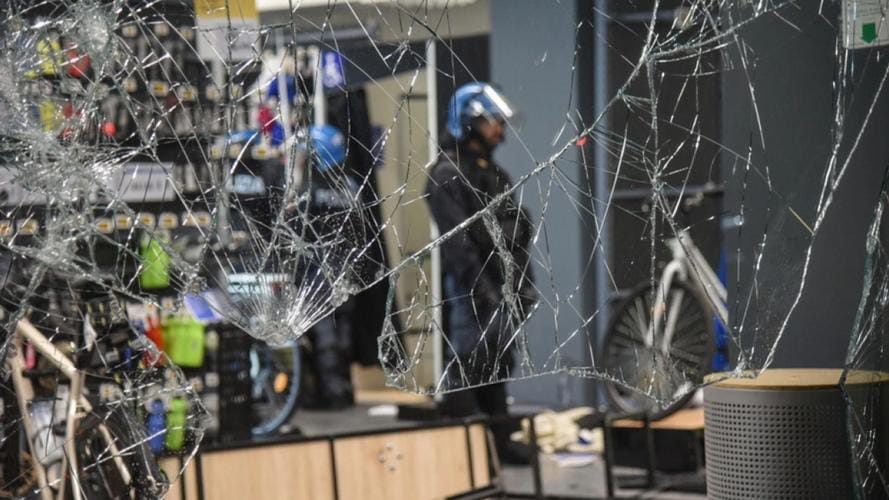 Trazira në Milano: Dhjetëra të Arrestuar, Shumica të Mitur