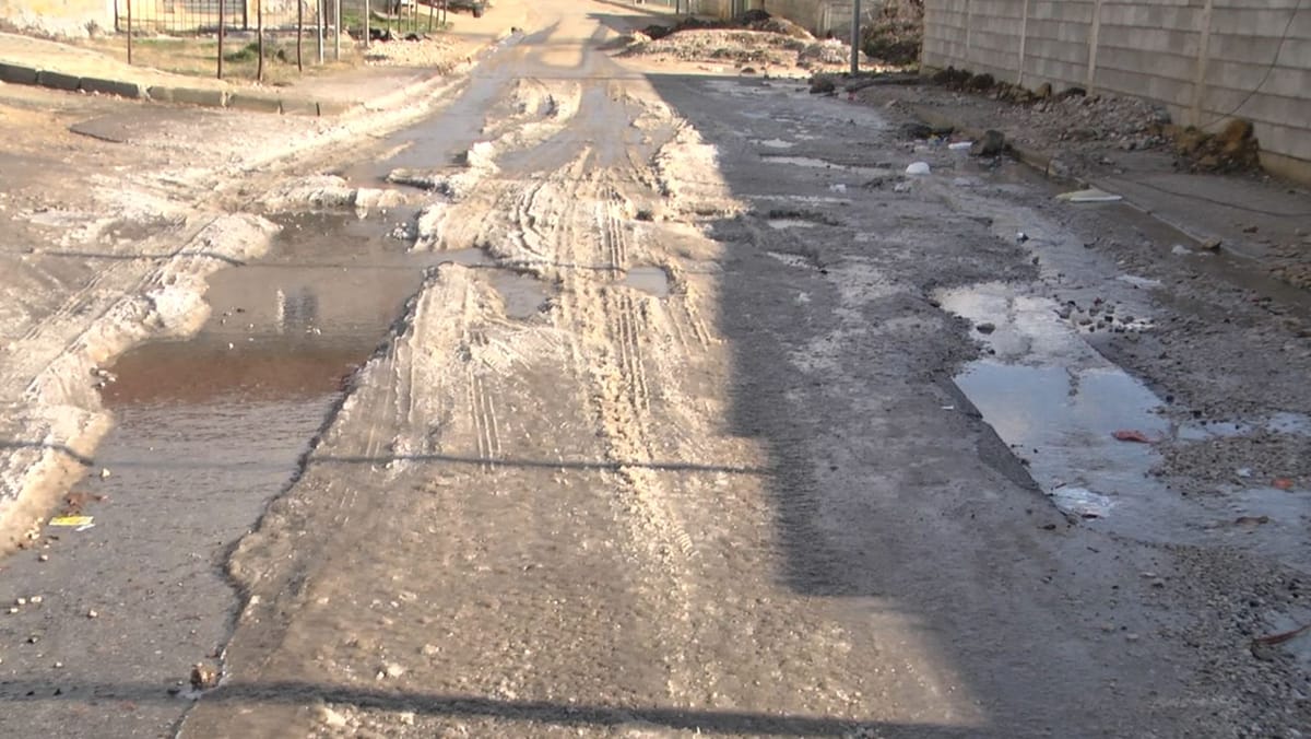 Akull në rrugët e Lagjes së Re të Bulqizës, ankohen qytetarët e drejtuesit e mjeteve