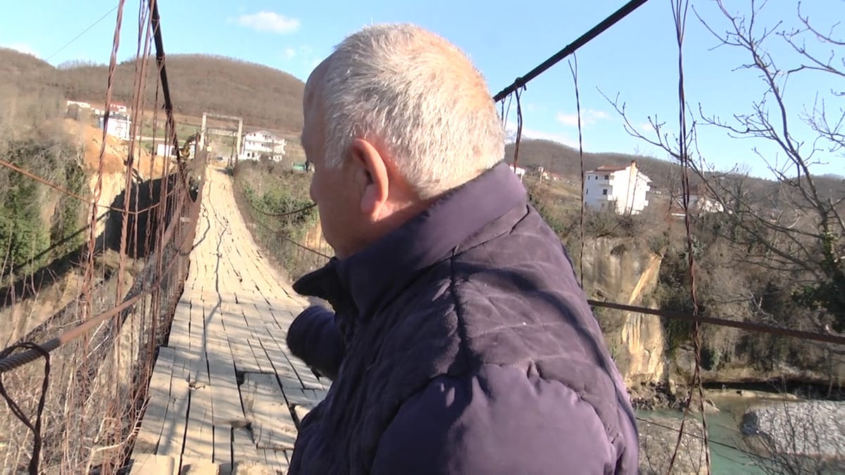 Dëmtohen kavot e urës së Domit, ndalohet kalimi i automjeteve