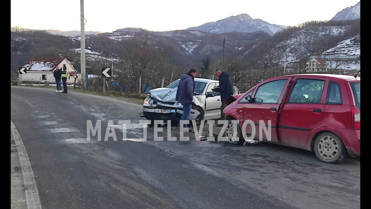 Aksident me të plagosur në rrugën Burrel – Klos, mjetet përplasen kokë më kokë