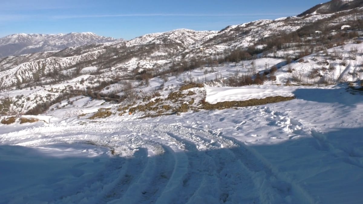 I ftohti mban mbërthyer fshatrat, në Xibër Murrize lëvizet në këmbë