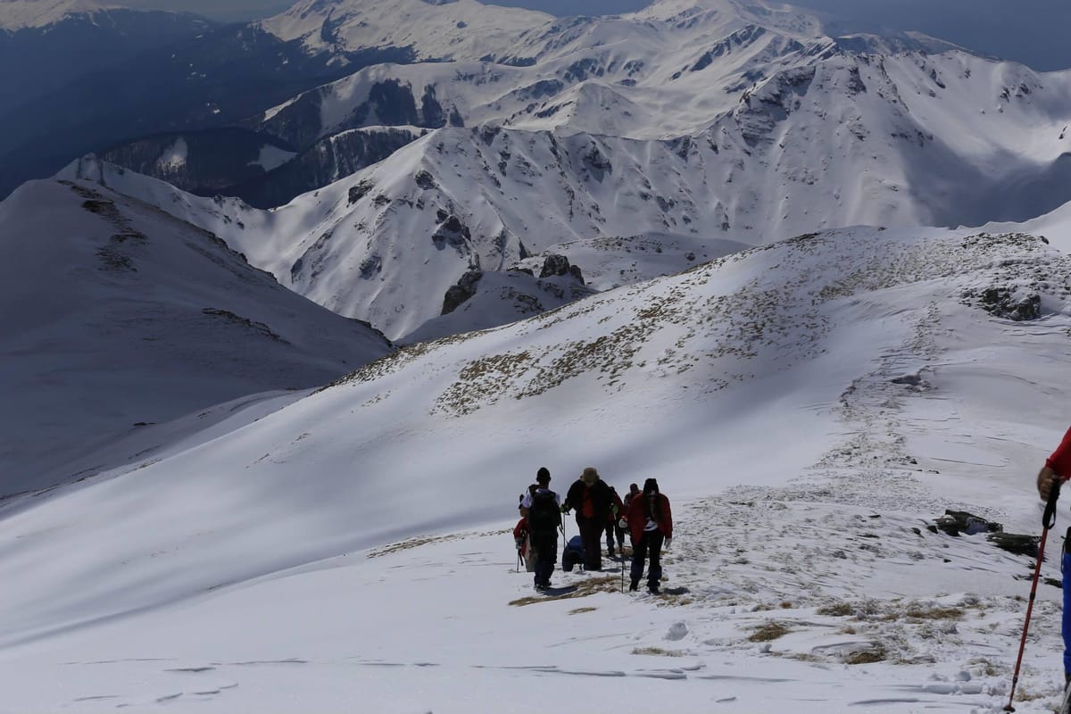 U bllokuan nga orteku në malin e Korabit, gjenden dy turistët zviceranë.Kaluan natën të bllokuar mes borës në malin e Korabit