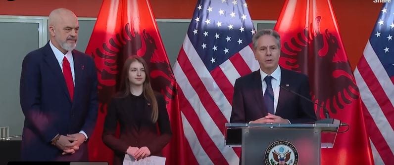 Vizita në Tiranë, Blinken inkurajon gazetarët dhe median: Ju keni ekspozuar korrupsionin!