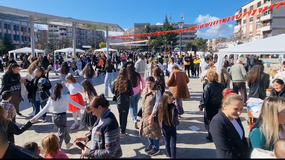 Dita e Verës, ditë festive në sheshin “Kastriotët” në qytetin e Burrelit