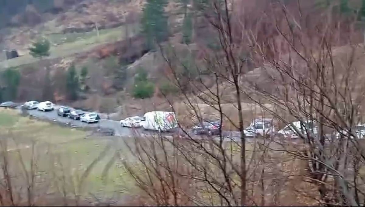 BLLOKOHET BAJPASI I MURRIZIT NË RRUGËN E ARBRIT