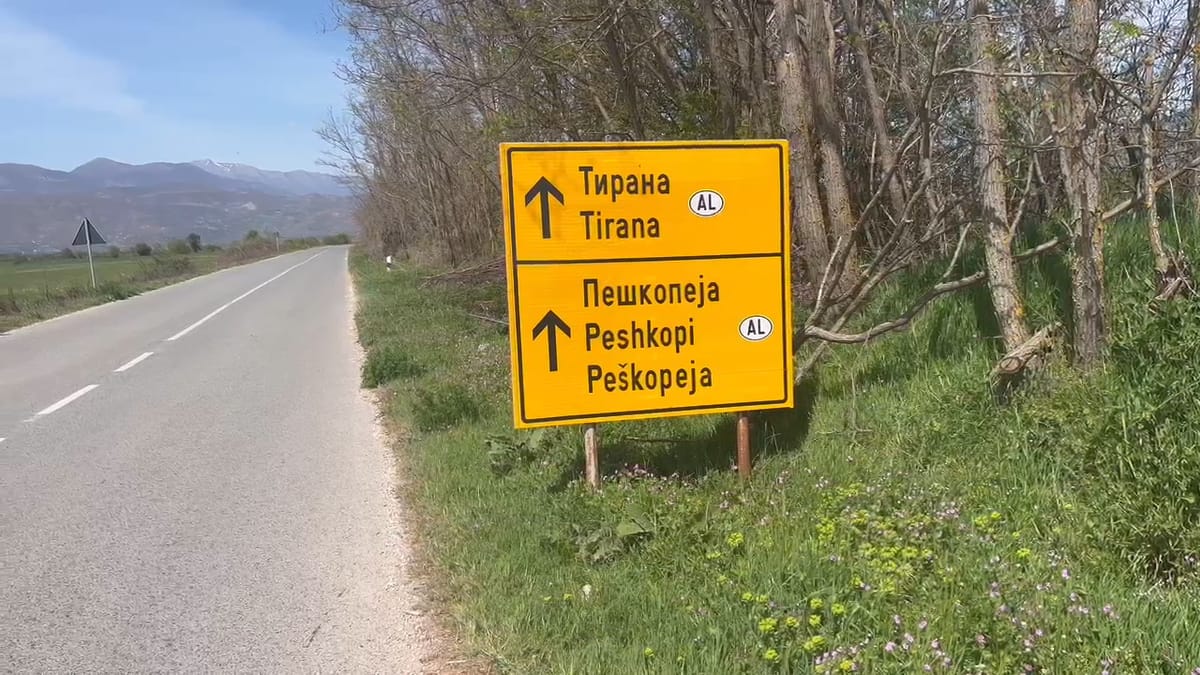 Si ju mbetën matanë kufirit pronat banorëve të Kllobçishtit