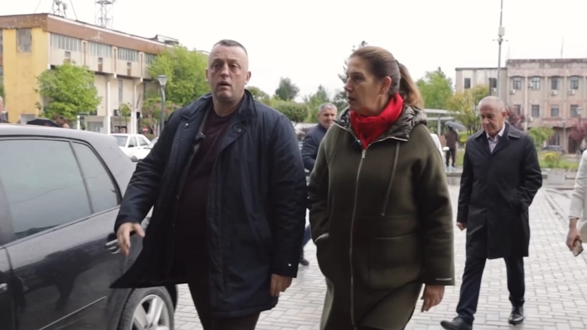 Hiqen koshat e mbeturinave në Burrel, mbledhja e mbejtjeve bëhet me orar