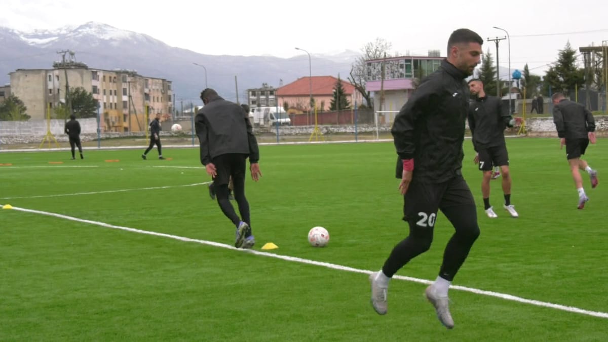 Futboll / Nesër, Burreli – Kastrioti ora 13 e 30 në “Liri Ballabani”