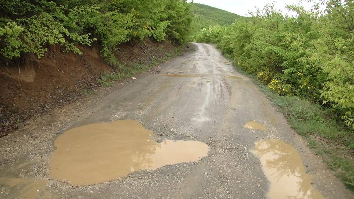 Rruga kufitare e Bulqizës, në gjendje të degraduar