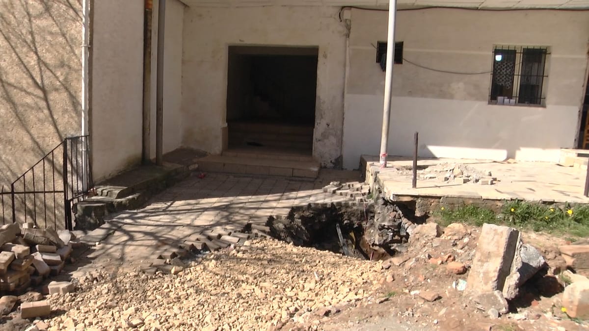 BULQIZË / SISTEMIMI I UJËRAVE TË ZEZA SJELL PROBLEME