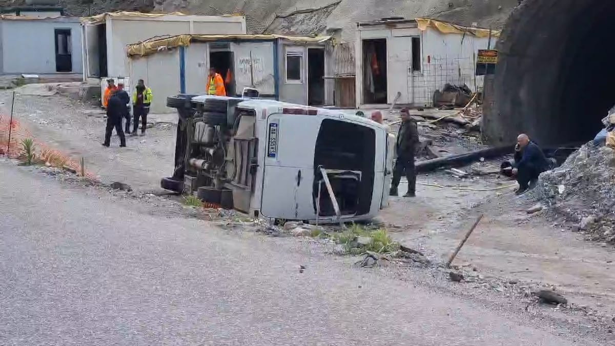Policia arreston shoferin e furgonit që u përmbys në hyrje të tunelit të Murrizit