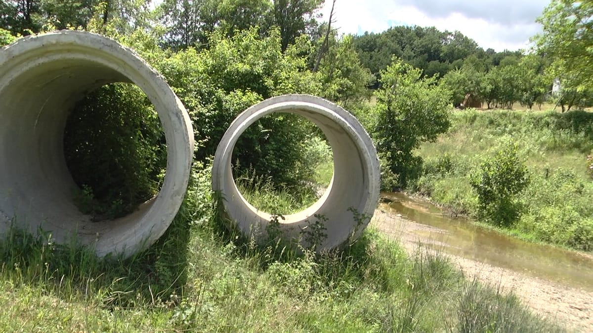 Banorët e Darsit presin vendosjen e tombinove