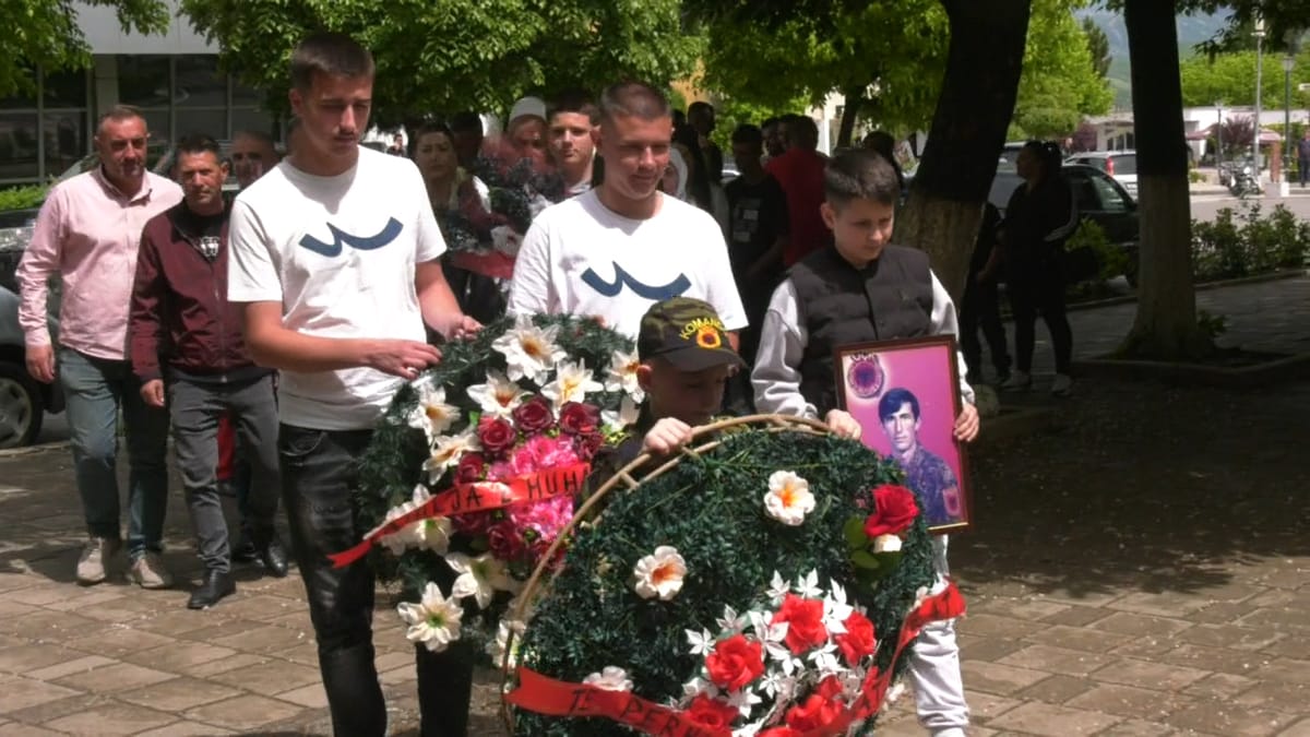 25 vite nga rënia e dëshmorit Halil Gashi, familjarët vizitojnë memorialin në Burrel