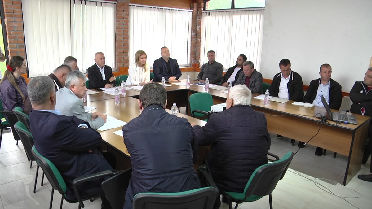 ULËZ / MBLIDHET KOMITETI I MENAXHIMIT TË ZM QARKU DIBËR