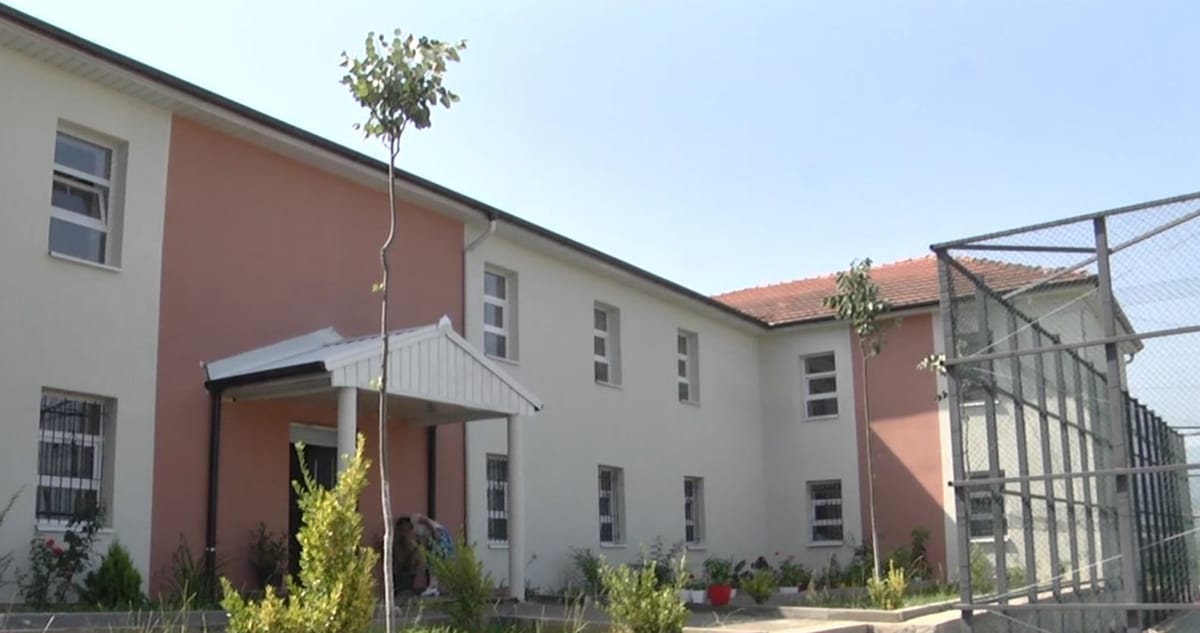 DIBËR / RIKONSTRUKTOHET SHKOLLA 9-VJEÇARE NË DOHOSHISHT